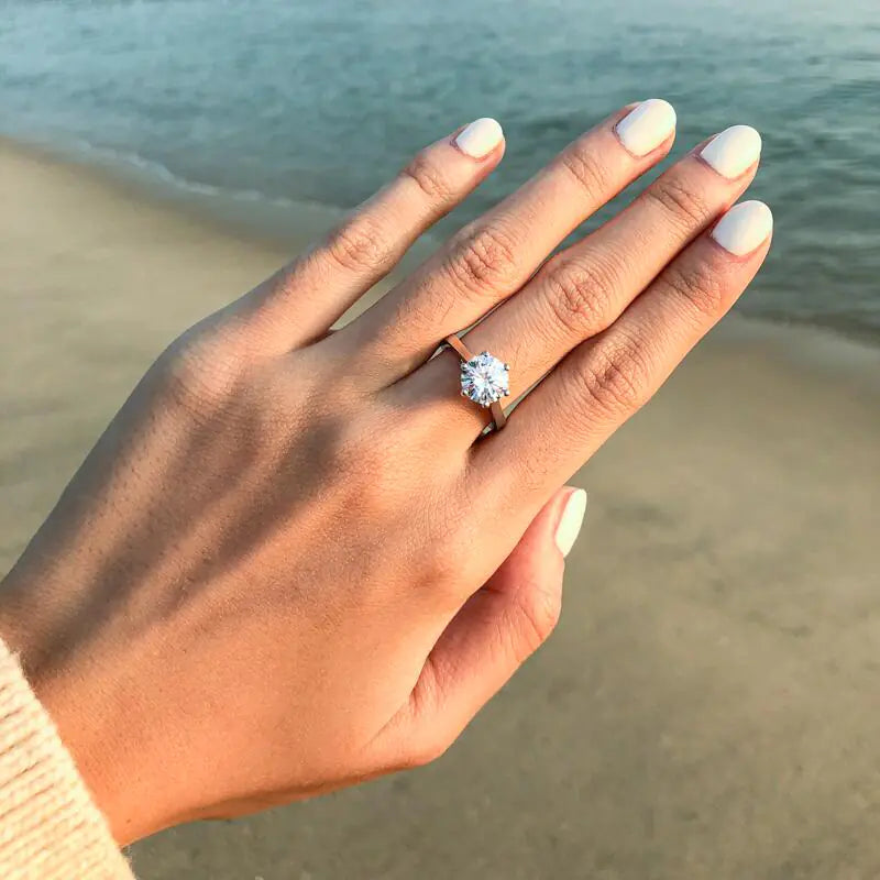 Anillo de compromiso de moissanita de lujo