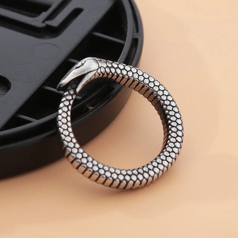 Anillo Ouroboros para hombre de mitología nórdica retro