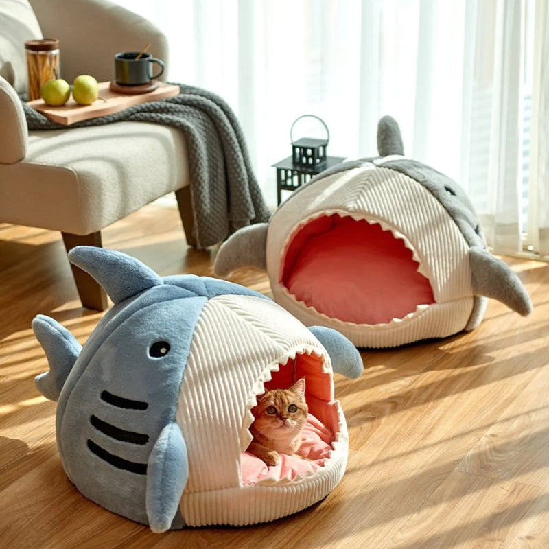 Le lit pour animal de compagnie requin