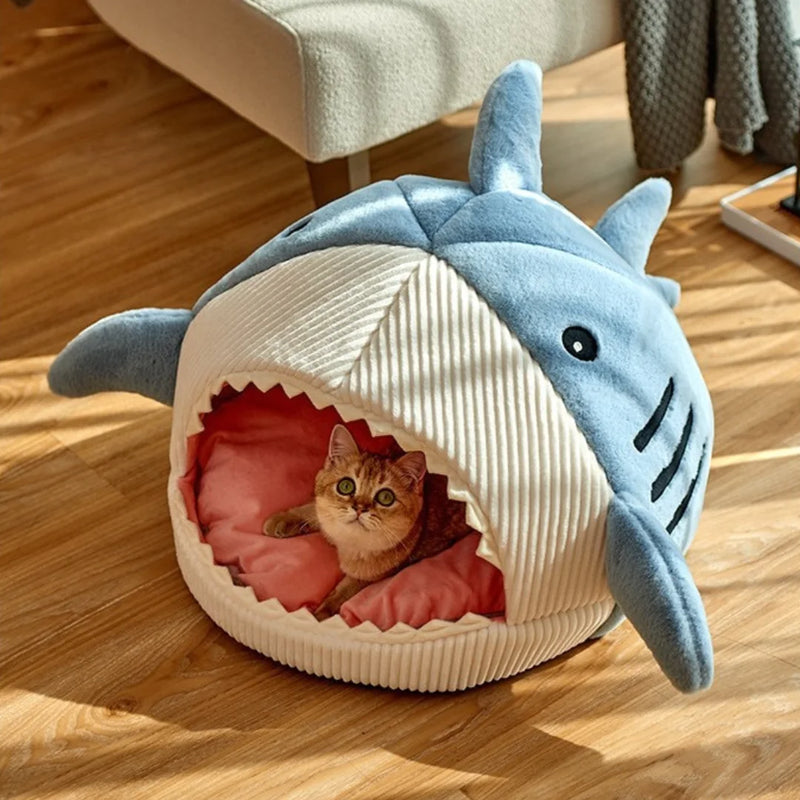 Le lit pour animal de compagnie requin