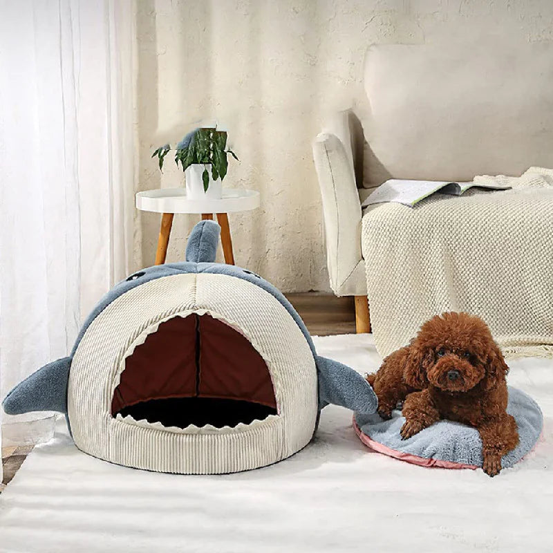 Le lit pour animal de compagnie requin