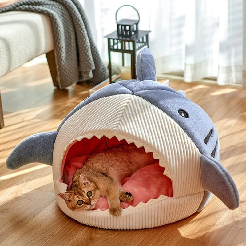 Le lit pour animal de compagnie requin