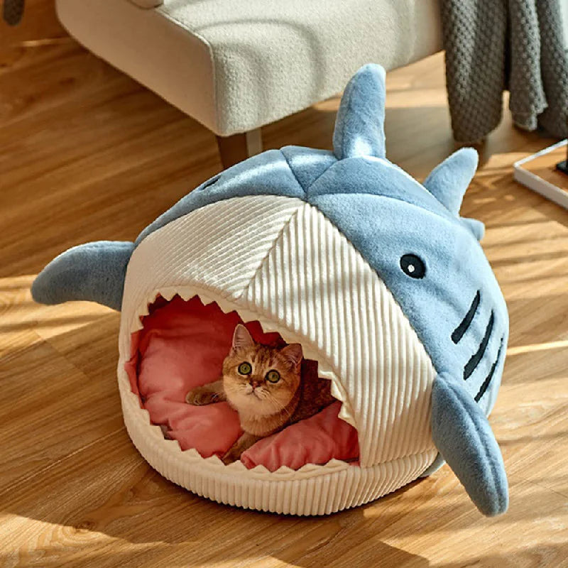 Le lit pour animal de compagnie requin